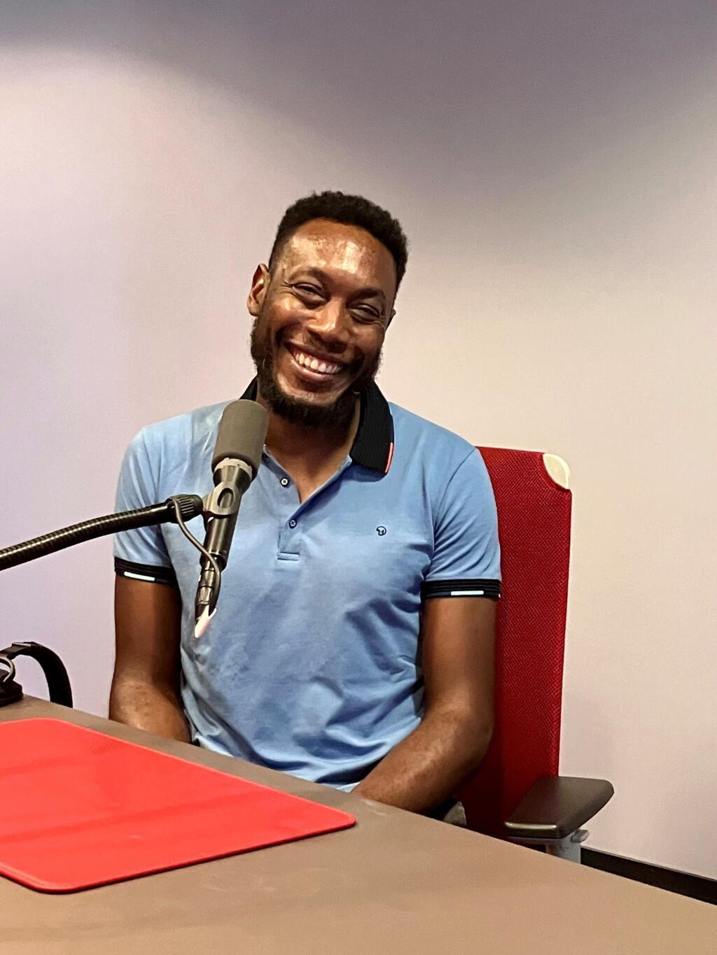en studio à RFI (aout 2024)