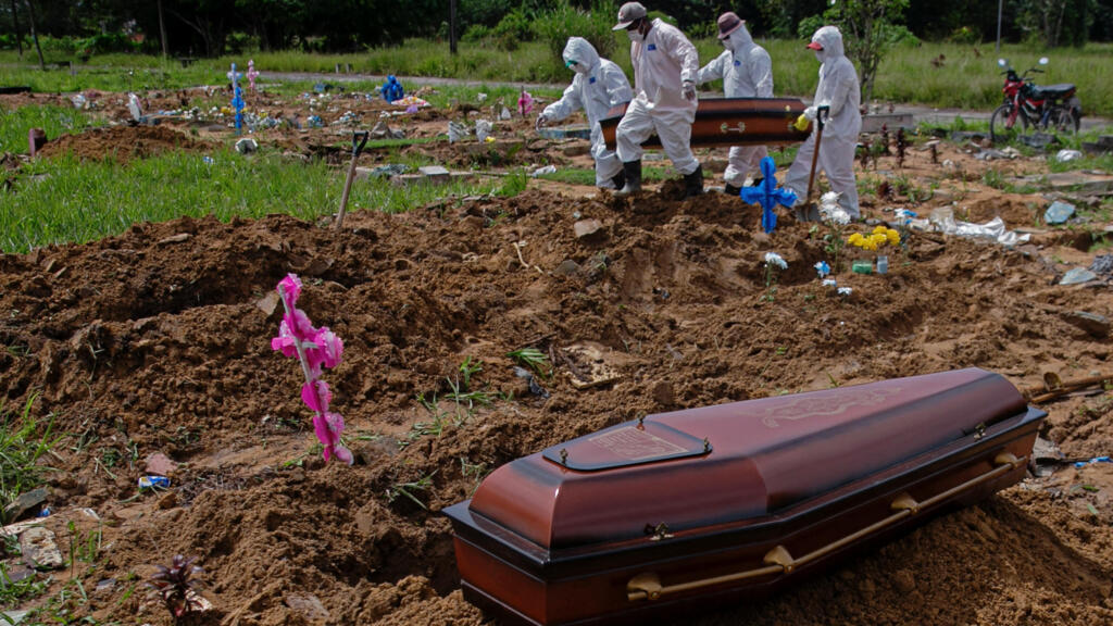 Apenas no mês de março, o Brasil registrou cerca de 66 mil mortes por Covid-19.