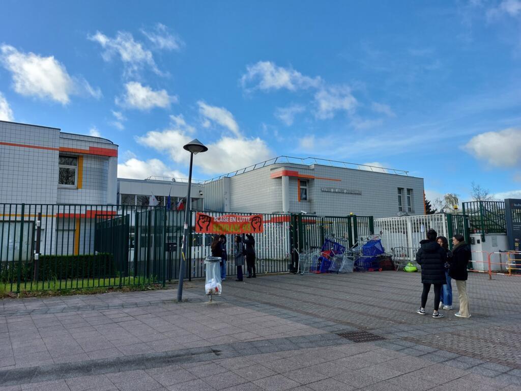 L'entrée du lycée Blaise-Cendrars, cité dans le reportage où les lycéens ont monté une vidéo publiée sur TikTok pour dénoncer leurs conditions. Une vidéo qui comptabilise 3 millions de vues.