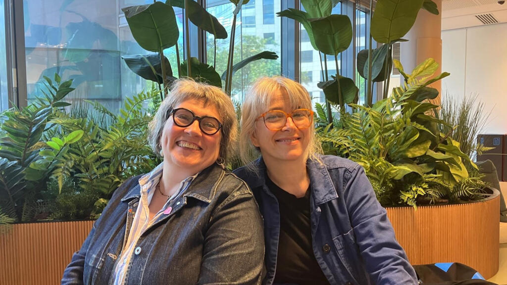 Estérelle Payany, journaliste et autrice et Julie Bavant, cheffe cuisinière.