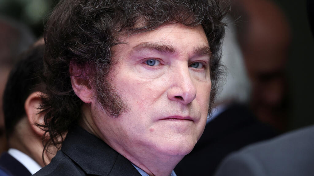 Javier Milei completa 100 dias de aperto fiscal, custos sociais e apenas promessas de benefícios