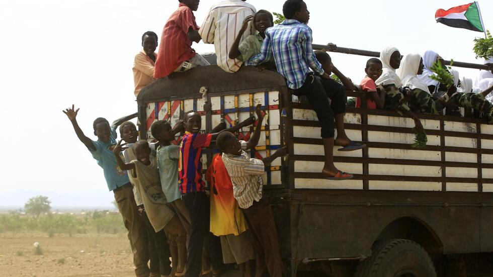 Maelfu ya raia katika mji wa Um Rawaba, uliopo kwenye jimbo la Kordofan ya Kaskazini, 