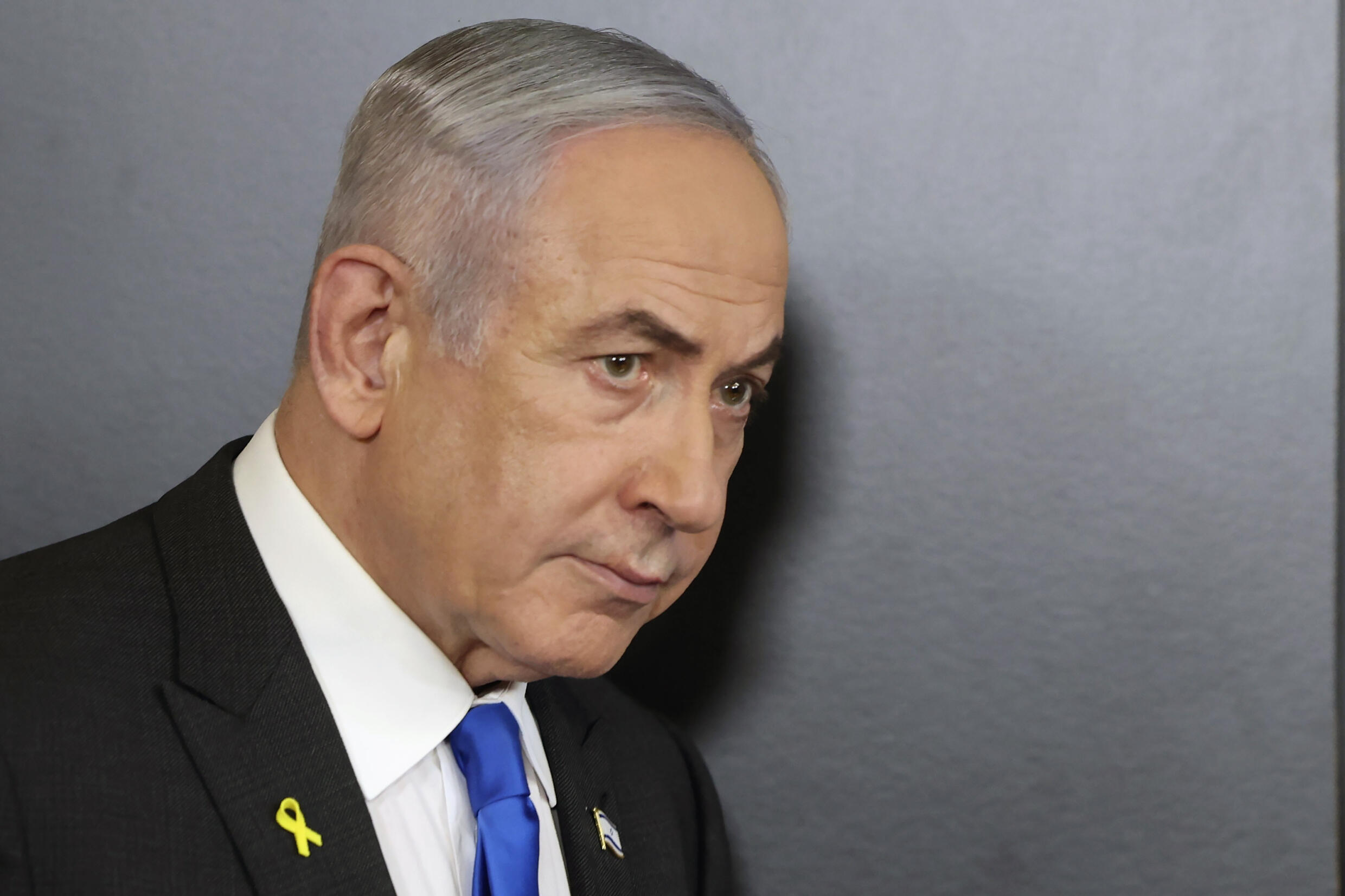 Waziri Mkuu wa Israeli Benjamin Netanyahu anasema hakuwezi kuwepo na usitishaji wa mapigano iwapo Hezbollah hawataondolewa kwenye eneo la mpaka na Lebanon.