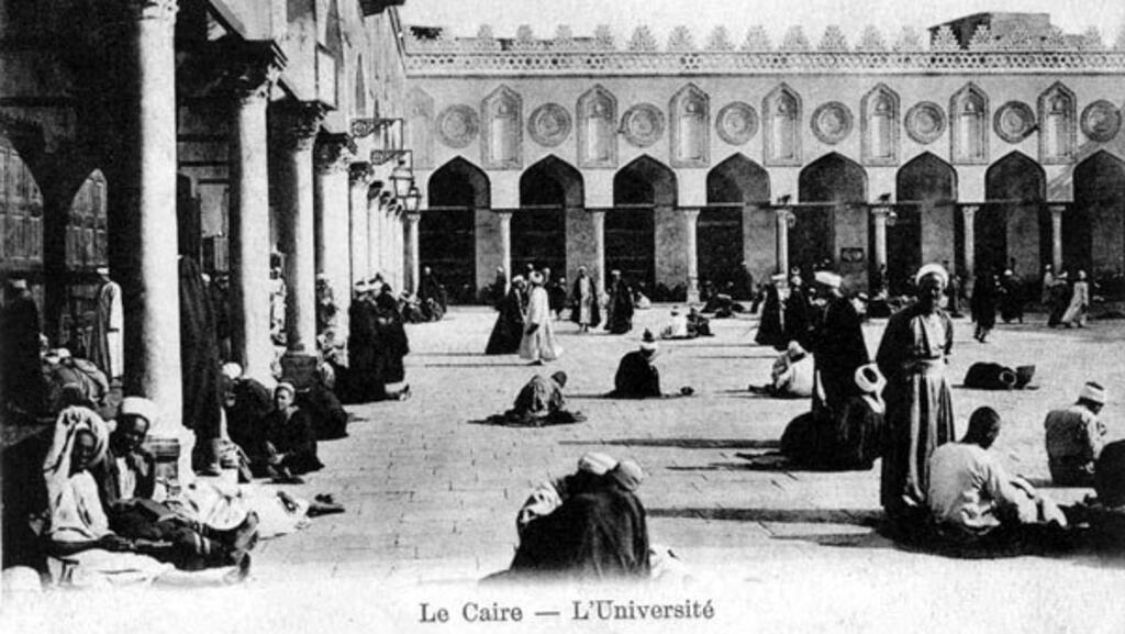 Vue de la cour de la mosquée al-Azhar et des étudiants de l'Université en 1910, parmi lesquels vivait al-Hajj Musa.