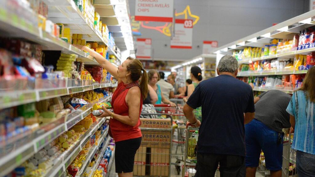 A alta no preço dos alimentos pressionou a inflação dos mais pobres.