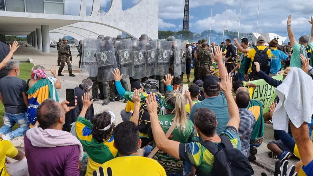 O documentário "No céu da pátria neste instante" mostra a invasão da Praça dos Três Poderes, em Brasília, em 8 de janeiro de 2023.