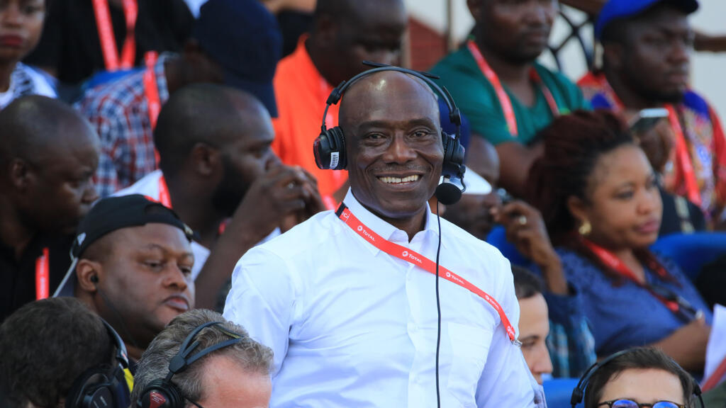 Joseph-Antoine Bell, consultant pour RFI, lors de la Coupe d'Afrique des nations.