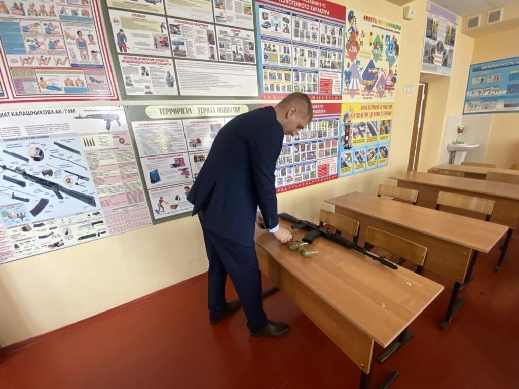 Maxim Pyanikine incarne jusque dans son parcours personnel le modèle de «bon citoyen» que la Russie de Vladimir Poutine donne à sa jeunesse.