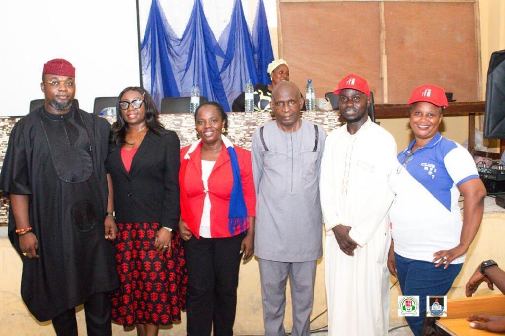 Des intervenants au débat sur la francophonie.