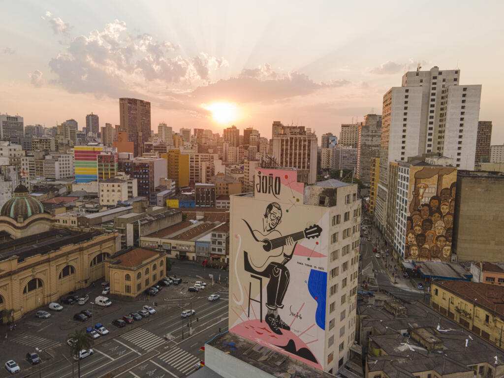 Para a capa do disco, o SESC convidou o artista visual de arte urbana Speto para fazer uma versão do grafite realizado por ele em 2020, em homenagem ao cantor, num edifício de São Paulo.