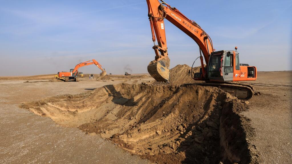 L'Irak veut lutter contre la multiplication des tempêtes de sable en couvrant ses dunes d'argile