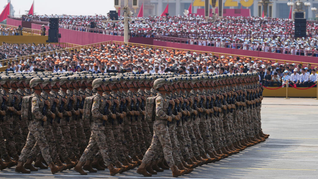 Défilé militaire pour commémorer le 80e anniversaire de la capitulation du Japon pendant la Seconde Guerre mondiale, devant la porte Tiananmen à Pékin, le mercredi 3 septembre 2025.