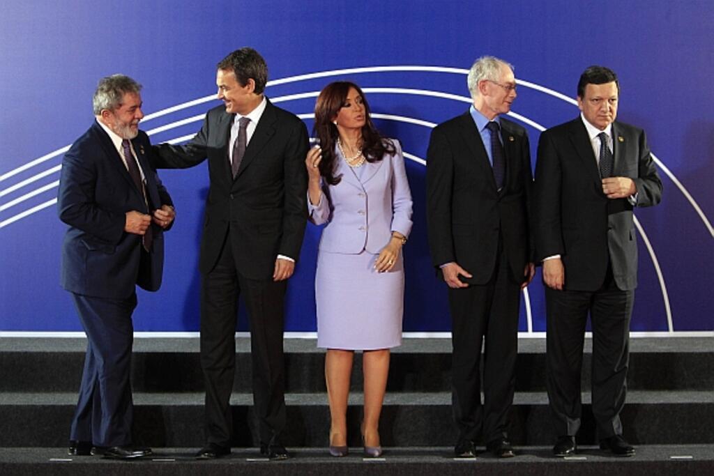 Cúpula União Europeia- Mercosul de 2010, sob a presidência rotativa espanhola da UE: acordo entre os dois blocos ficou cerca de 12 anos paralisado, entre 2004 a 2016. Na foto, presidente Lula ao lado do então primeiro-ministro da Espanha, José Rodríguez Zapatero, a presidente argentina, Cristina Kirchner, o presidente do Conselho Europeu, Herman Van Rompuy, e o presidente de la Comissão Europeia, José Manuel Barroso. (17/05/2010)