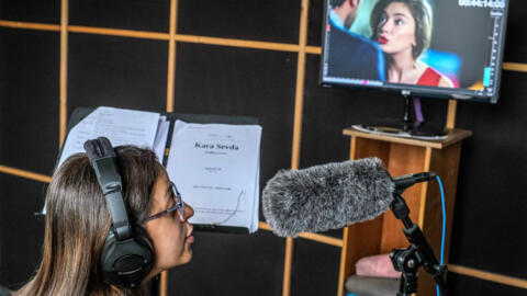 Popularitatea tot mai mare a producțiilor turcești în Bangladesh, ce pune sub semnul întrebării dominația serialelor indiene, sugerează o posibilă reconfigurare a alianțelor culturale și politice.