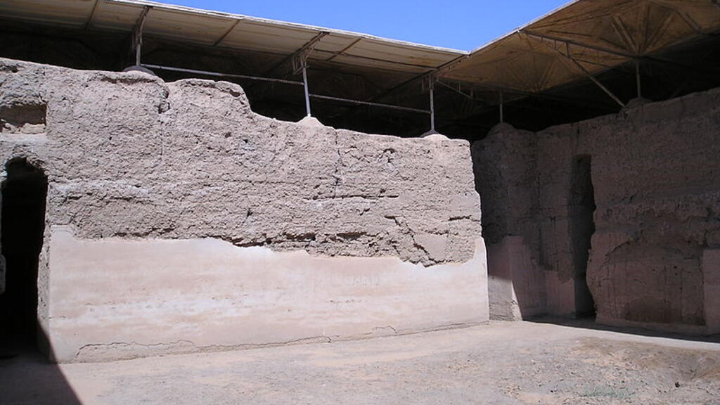 Cour intérieure du palais royal de Mari, situé à l'extrême sud-est de la Syrie.