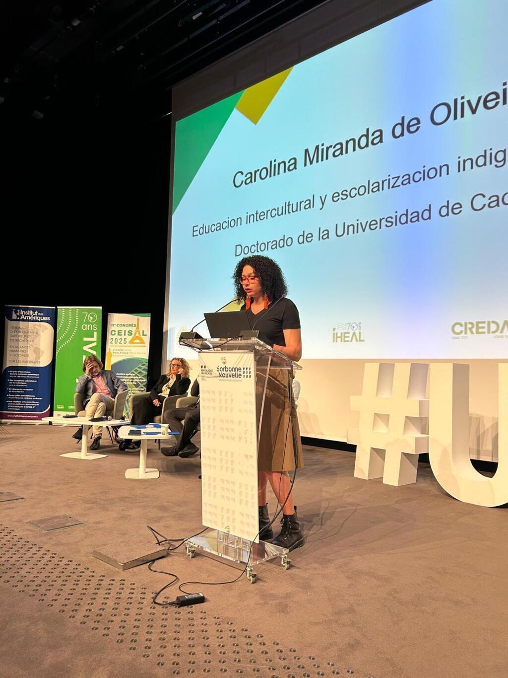 A brasileira recebeu a recompensa por sua tese de doutorado na Universidade Sorbonne Nouvelle, em Paris.