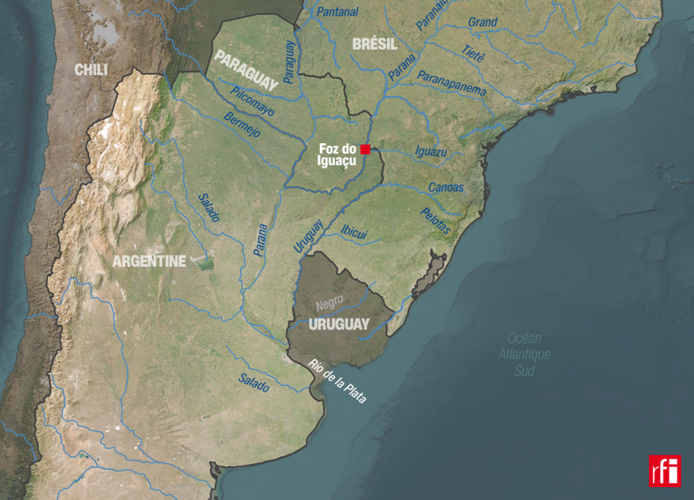 Un labyrinthe de fleuves et de rivières : cette région de la Triple frontière est irriguée de nombreux cours d'eau qui sont autant de voies pour l'acheminement de marchandises de toutes sortes, et de caches possibles.