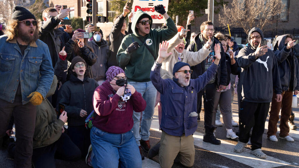 États-Unis: «ICE Watchers», ces citoyens qui résistent à la police de l’immigration de Trump