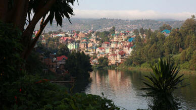 RDC: aube sur le lac Kivu, les premiers rayons de soleil caressent la ville de Bukavu. (Sud Kivu).