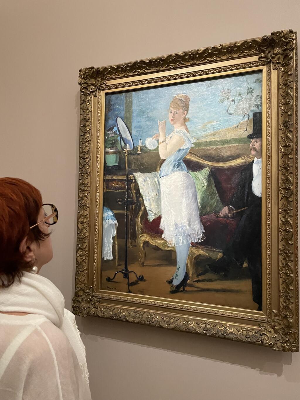 Visitante observa "Nana", quadro de Édouard Manet, no Museu d'Orsay, em Paris (28/04/23).