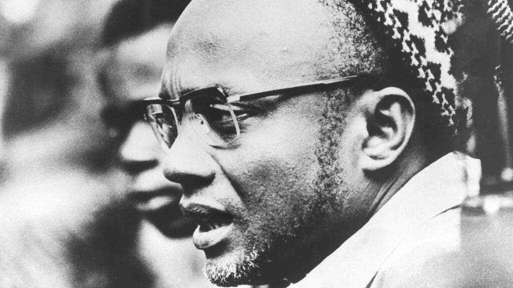 Amílcar Cabral lors d'un rassemblement du PAIGC à Cassacá, en Guinée-Bissau, en 1964.