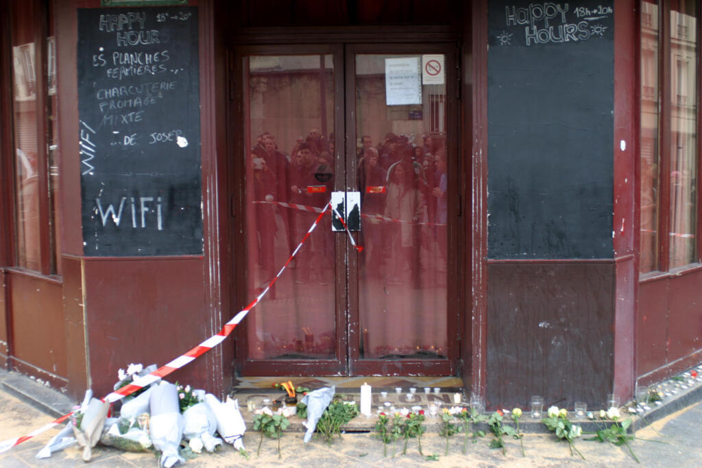 Fachada do  restaurante "Le Petit Cambodge", onde se encontrava o grupo de brasileiros durante o ataque.