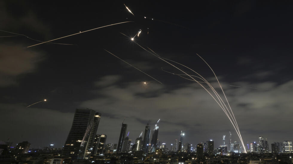 The Israeli Iron Dome air defense system fires to intercept missiles during an Iranian attack over Tel Aviv, Israel, Sunday, June 15, 2025. (AP Photo/Leo Correa)