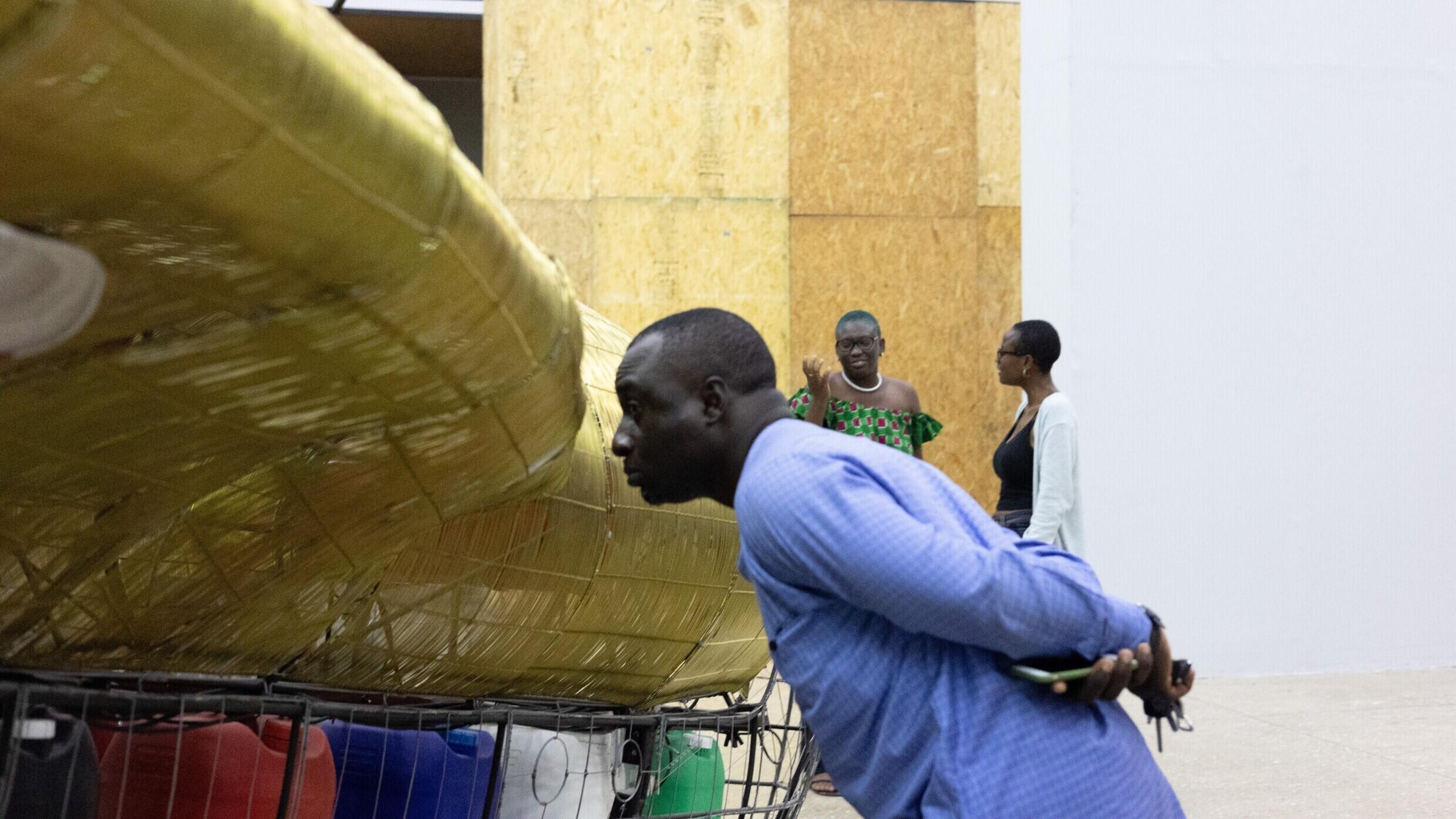 Lors de la journée d’ouverture de « Dig Where You Stand », l’exposition itinérante sur le continent africain de l’African Artists’ Foundation (AAF).