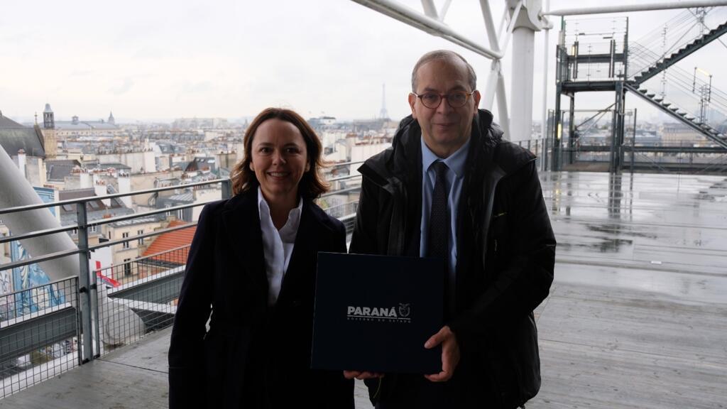 Luciana Casagrande Pereira, secretária de Cultura do Paraná, e Laurent Le Bon, presidente do Centre Pompidou. Em Paris, em 12 de março de 2025.
