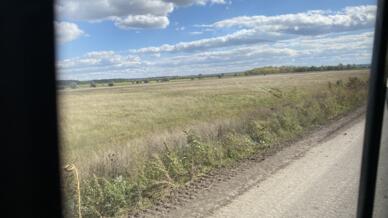 La route le long de la ligne de front, près de Lyman, le 26 septembre 2022.