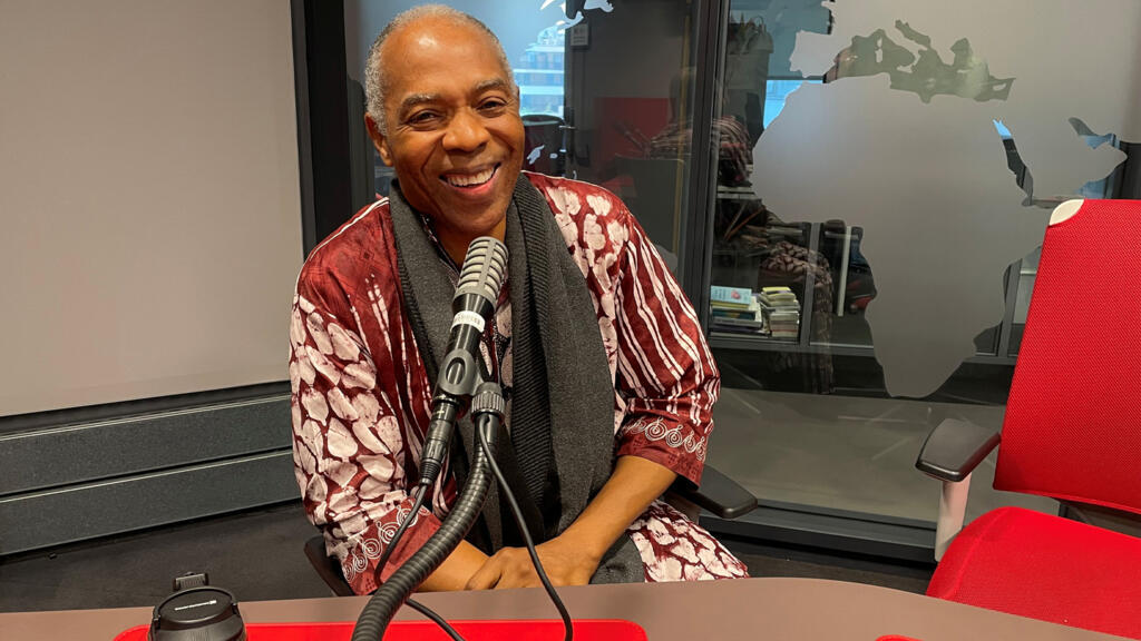 Femi Kuti au micro de Joe Farmer.
