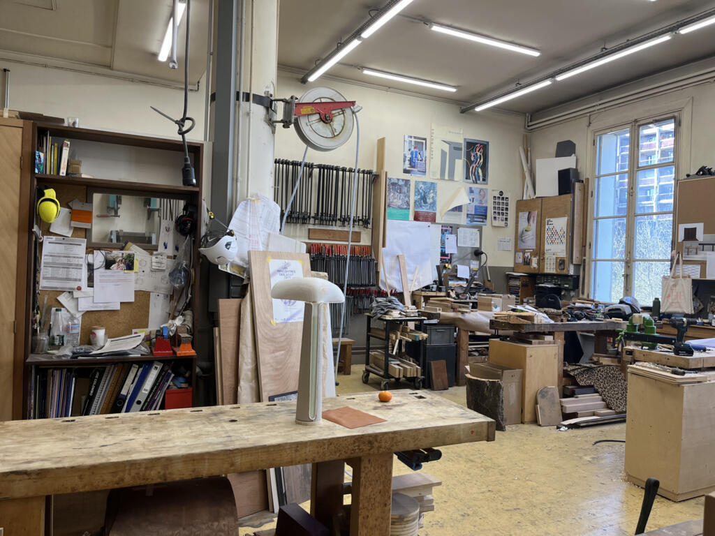 Atelier bois de l'Atelier Recherche et Création, l'ARC au Mobilier national