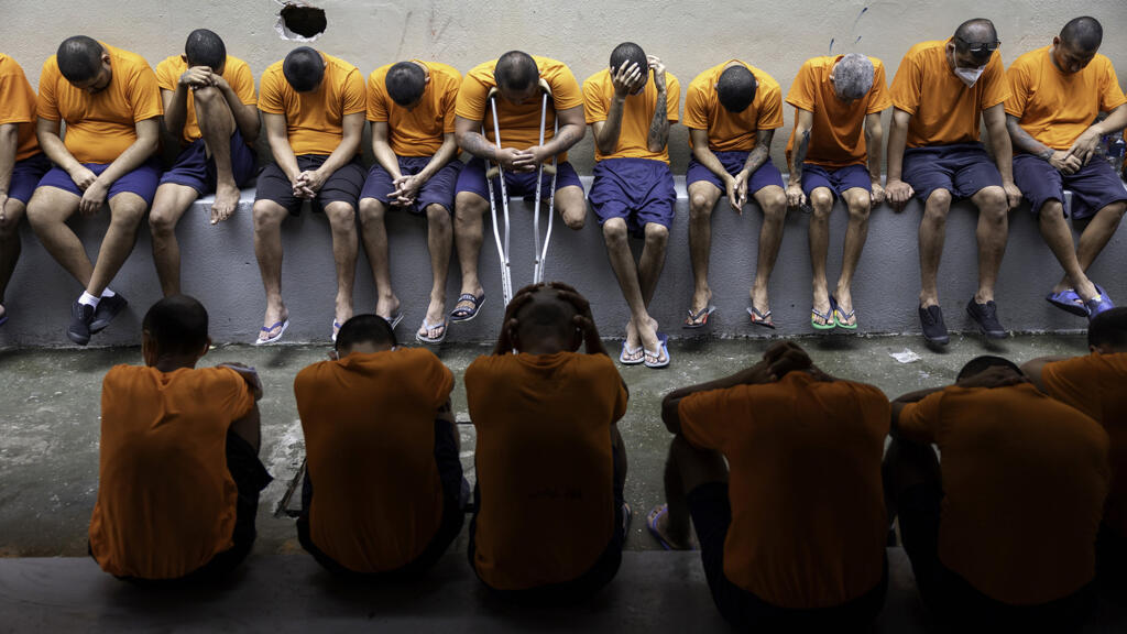 Des prisonniers dans la cour du pénitencier de Litoral, la plus grande prison du pays. A la périphérie de Guayaquil, en Equateur, le 9 février 2024.