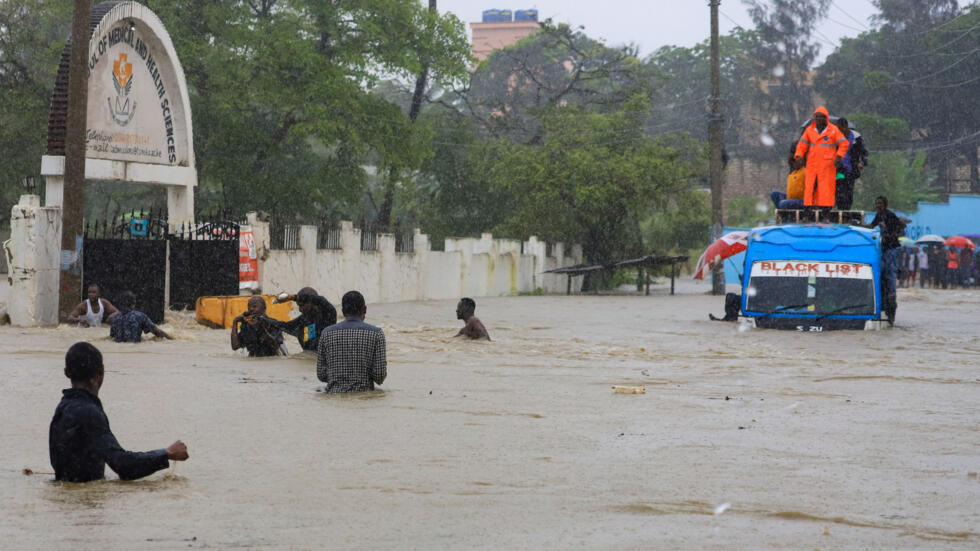 Athari za mafuriko katika mji wa Kisauni, jijini Mombasa, Kenya, Tarehe 17 Novemba 2023.