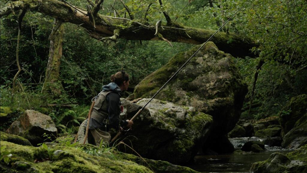 «La Rivière» coule entre les Pyrénées et l'Atlantique.