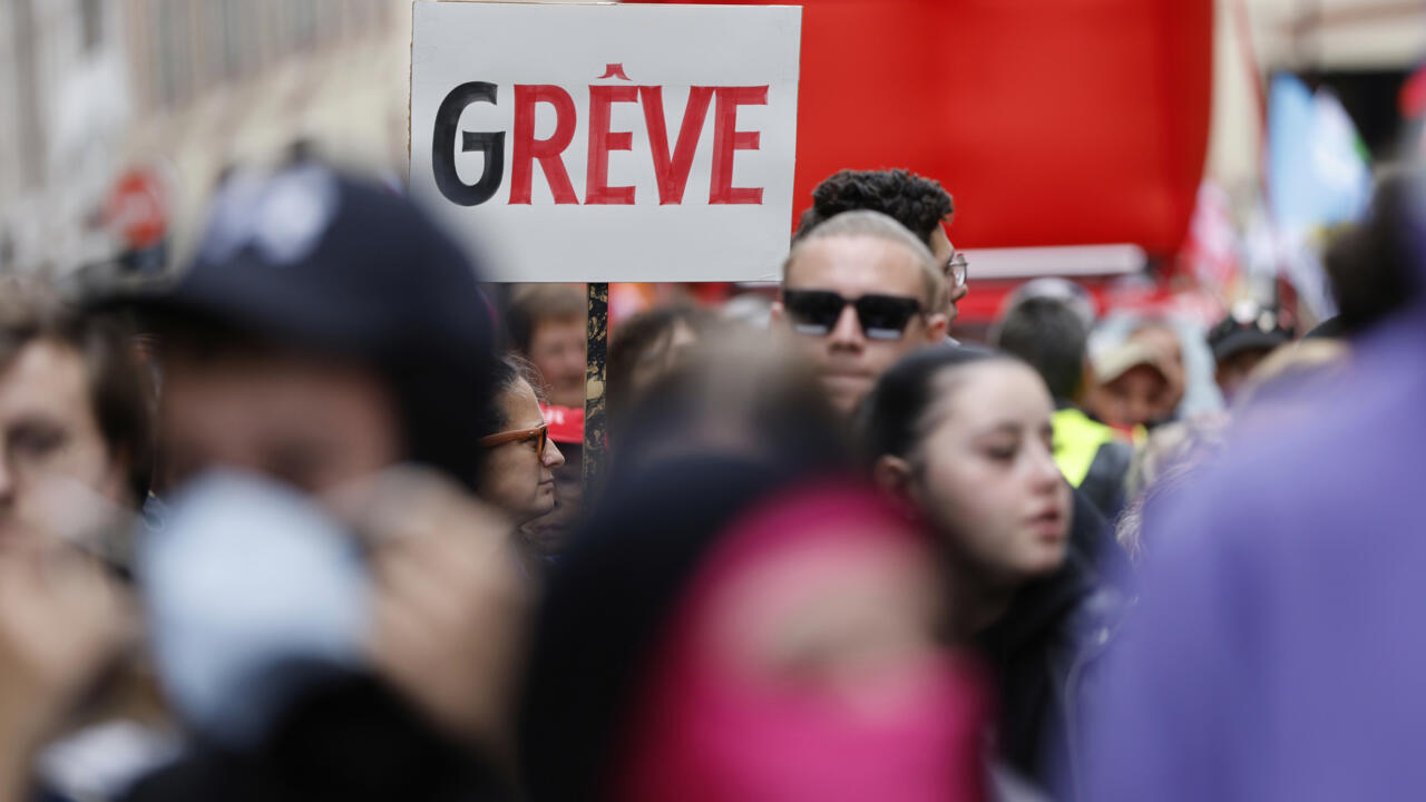 France: après une mobilisation très suivie, le Premier ministre doit faire face à une gauche renforcée