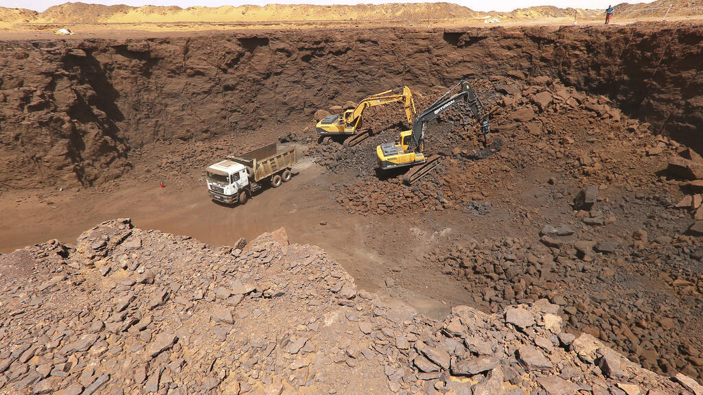 L'Algérie inaugure une ligne ferroviaire de 1000 km entre la mine de Gara Djebilet et Béchar