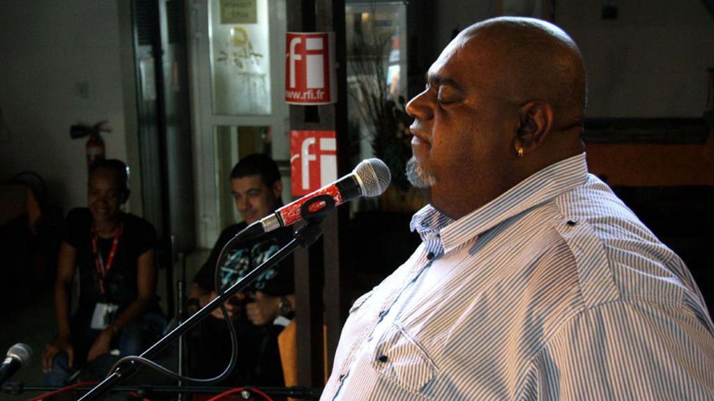 Tiloun en live RFI Sakifo 2011.