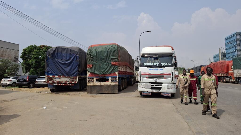 Côte d'Ivoire: des dizaines de camions chargés de cacao bloqués au port d'Abidjan