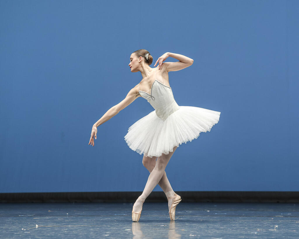 Luciana Sagioro durante ensaia na Escola da Ópera de Paris em 2023.