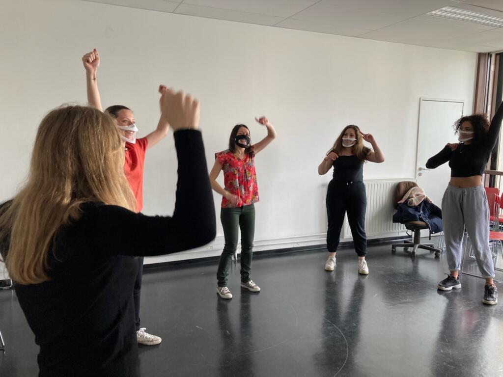 A Paris, des étudiants s’offrent une parenthèse de relaxation et bien-être.