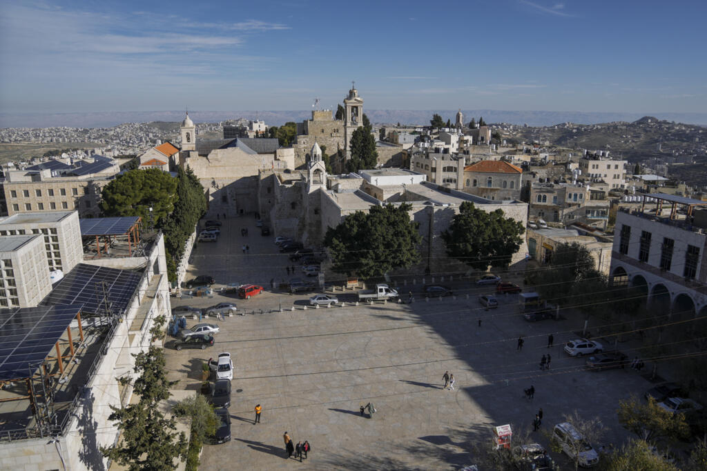 A Praça da Manjedoura, ao lado da Igreja da Natividade, em Belém, que tradicionalmente é ocupada por visitantes e peregrinos nesta época do ano, se encontra vazia neste Natal de 2023. Cisjordânia, 16 de dezembro de 2023.