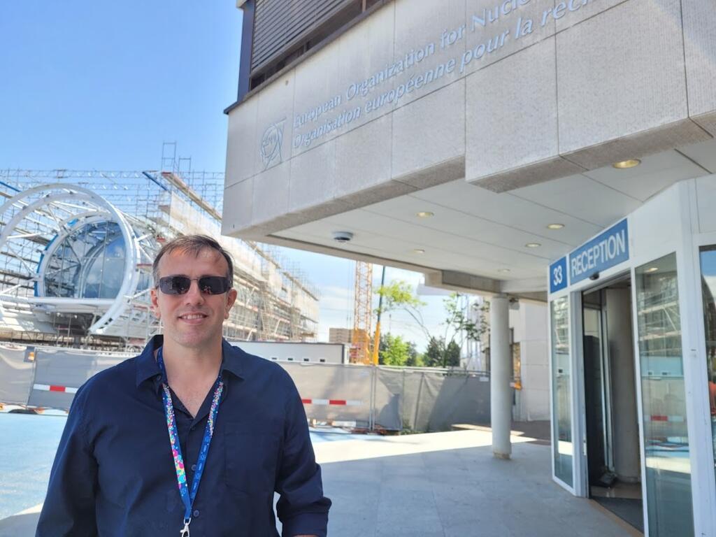 O cientista brasileiro Denis Oliveira Damazio, que trabalha há mais de 20 anos no CERN