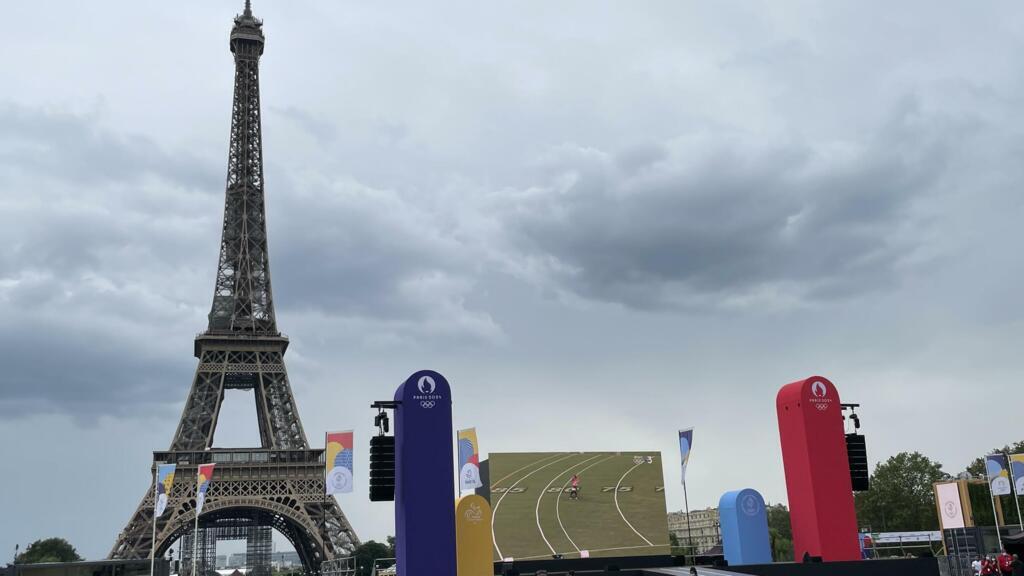 Fanzone diante da Torre Eiffel, em Paris. (4/8/21)