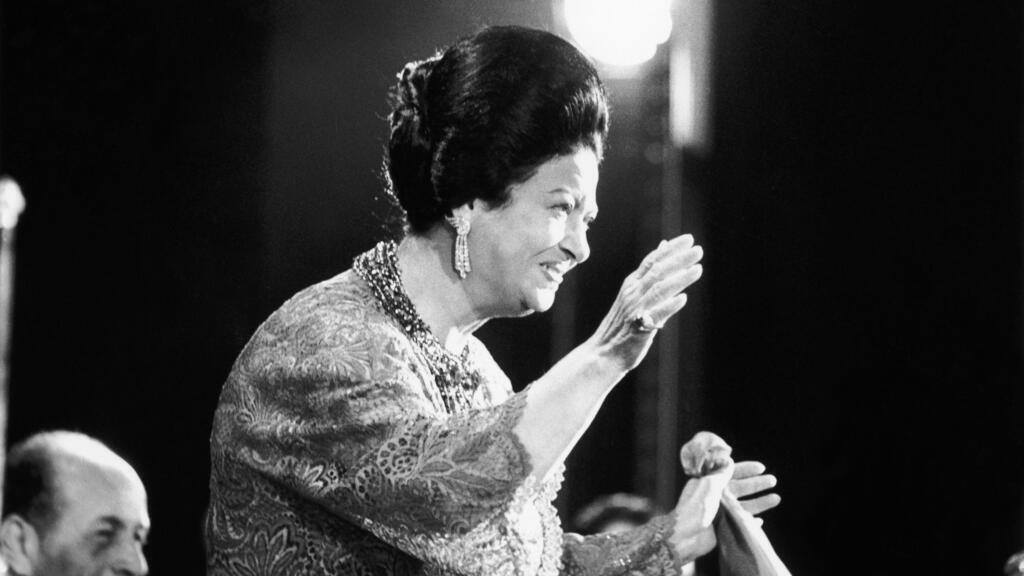 La chanteuse égyptienne Oum Kalthoum à l'Olympia, à Paris, le 14 novembre 1967.