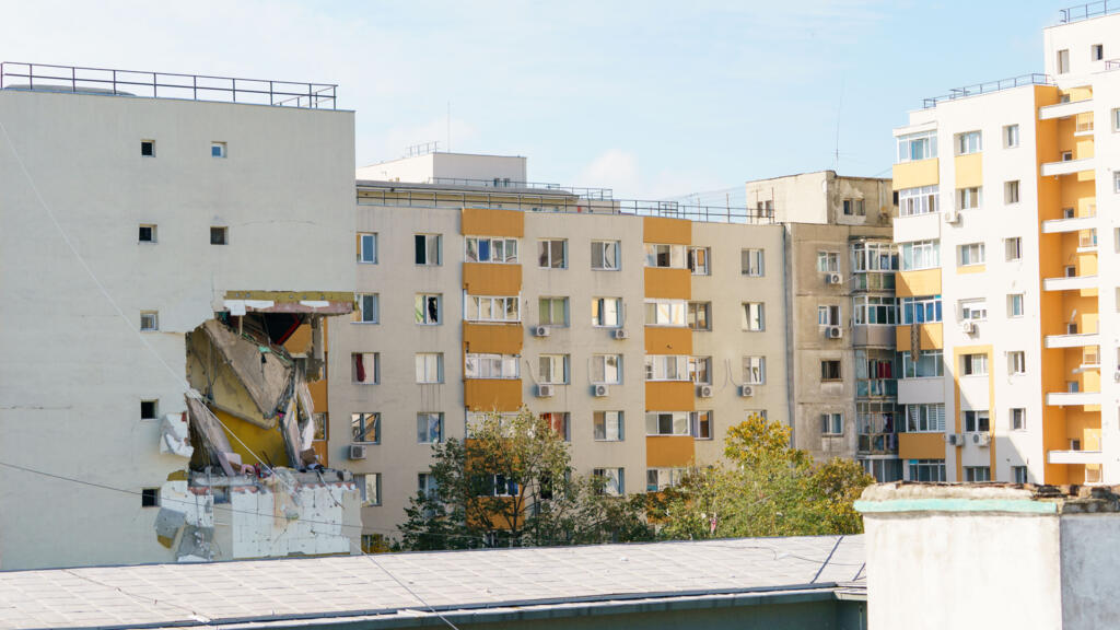 Explozie, din cauza unei acumulari de gaze, într-un bloc de locuințe din cartierul Rahova, București, 17 octombrie 202