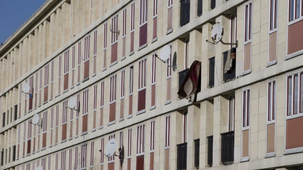 Une barre de logements à Sarcelles, dans la banlieue nord de Paris.