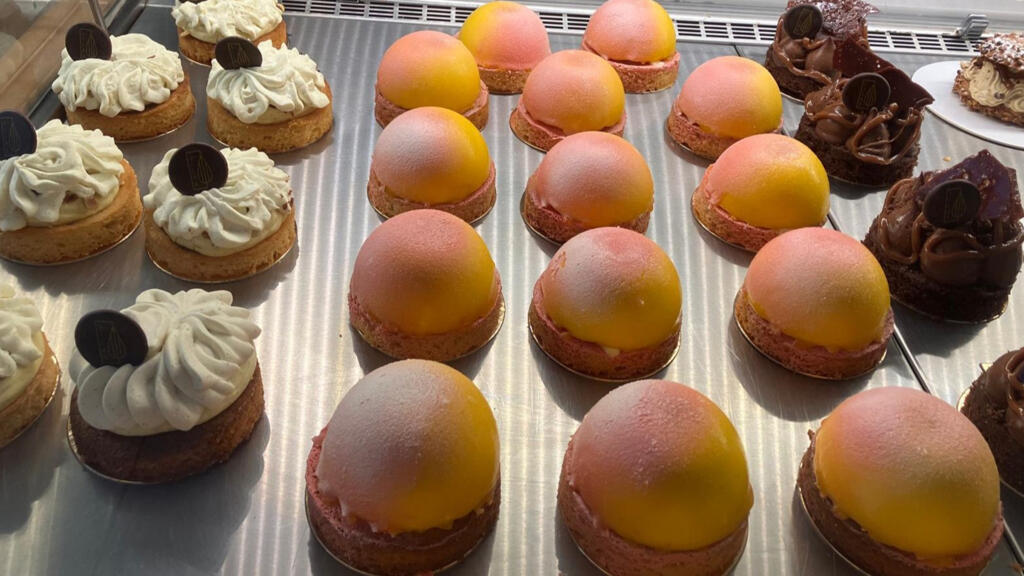 Tartes au citron, Mango Mango, tartes au chocolat et un aperçu du Paris-Brest - pâtisserie Silax à Fontenay-sous-Bois.