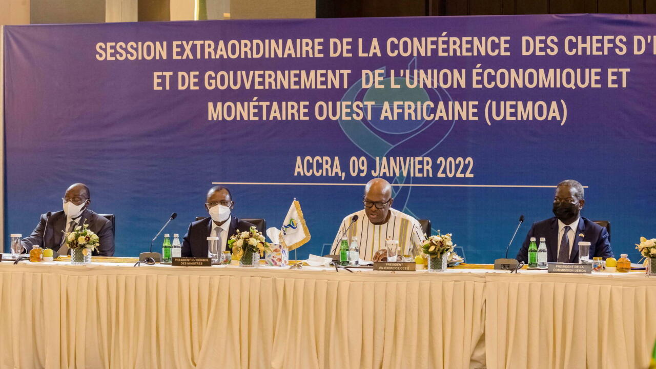 À la Une le Mali mis au ban par l’Afrique de l’Ouest Revue de presse