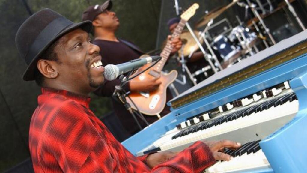 Lucky Peterson en concert lors du 11ème Festival de Blues de Santa Cruz, en 2003.